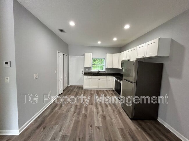 Building Photo - 4640 Ave D