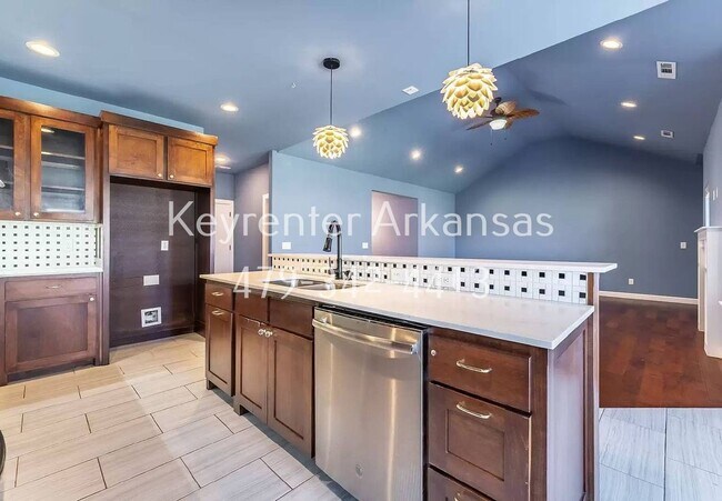 Building Photo - Bentonville living | 4bed 2bath