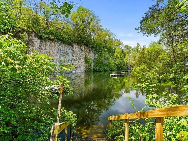 Building Photo - Marvelous 4 Bed 2.5 Bath House In Quarry H...