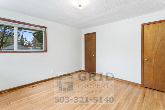 Building Photo - Spacious 3 Bedroom Ranch Home in SE Portland!