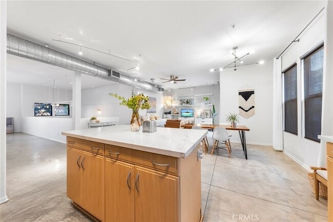 Building Photo - 210 N Spurgeon St