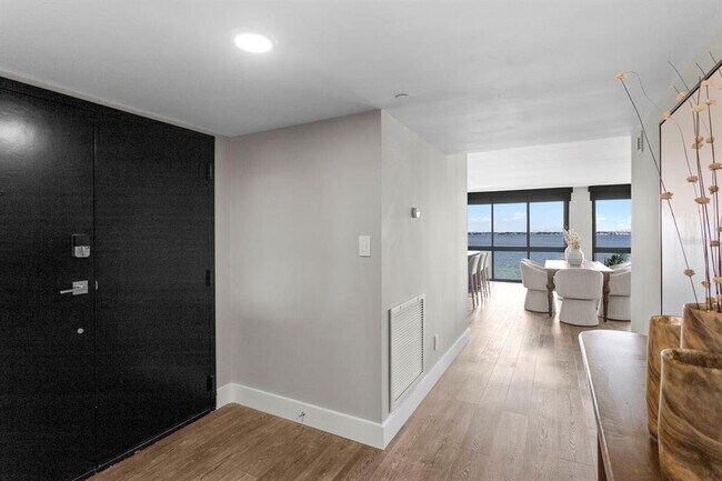 Building Photo - 3301 Bayshore Blvd