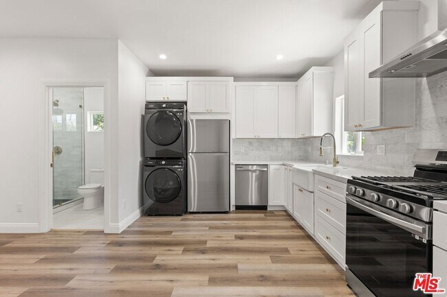Building Photo - 8017 Airlane Ave