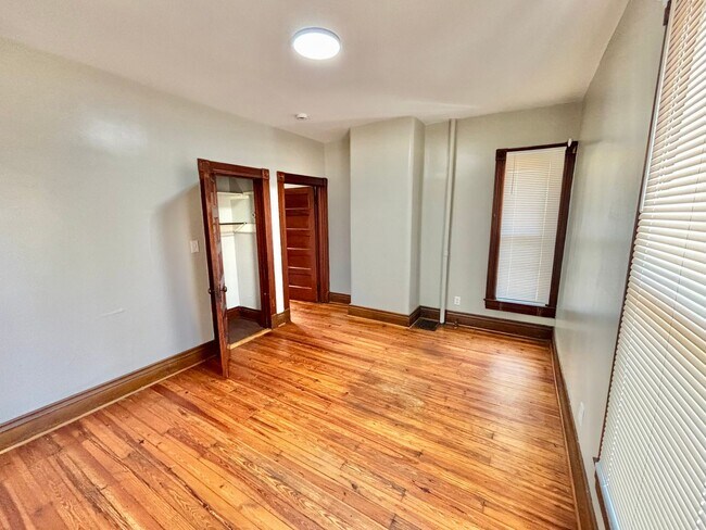 Building Photo - 2639 Northwestern Pkwy