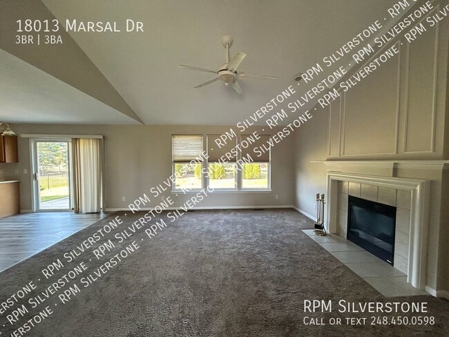 Building Photo - Super Clean, Beautiful Rental, Cream of th...