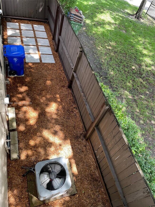 Building Photo - 2191 Bayberry Dr