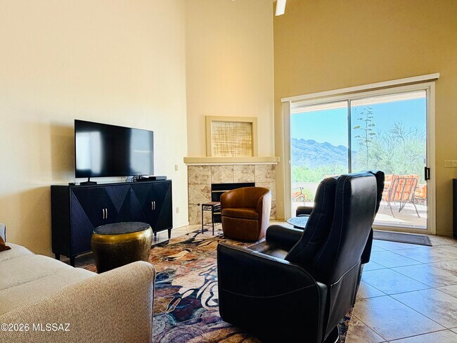 Building Photo - 1465 W Bridalveil Pl