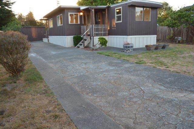 Building Photo - Sweet in-town mobile, very cute 1 bedroom