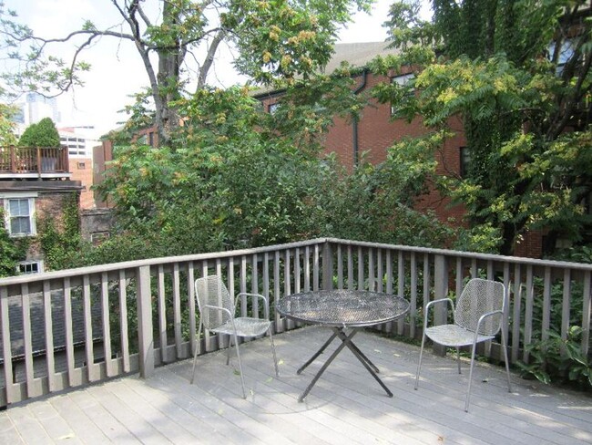 Building Photo - Bay Village 2 bed!!!  5 blocks from Boston...