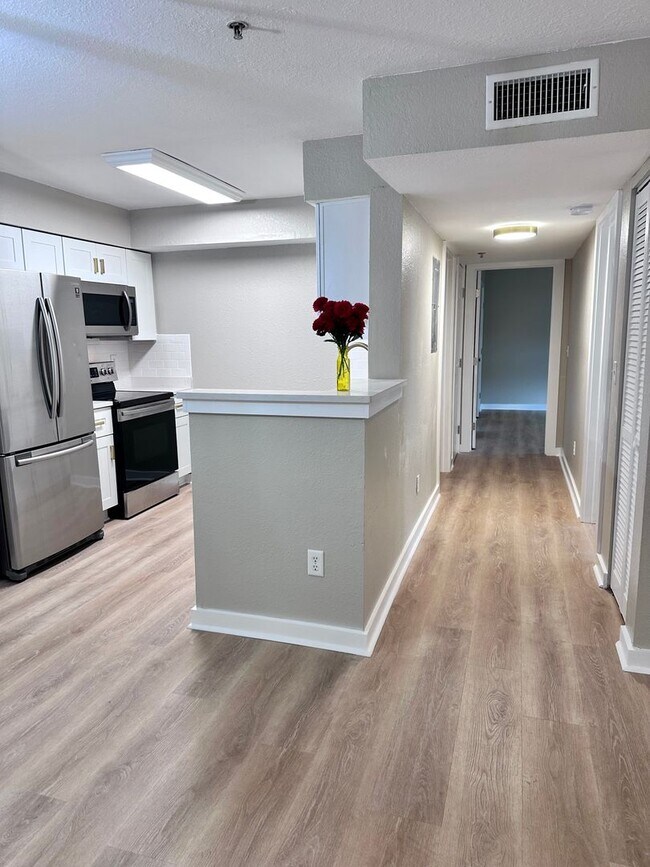 Building Photo - Fully Renovated  2B/2B  Condo near Beach in the Heart of Destin!