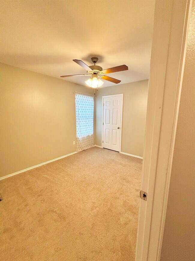 Building Photo - 11221 Sierra Gorda Dr