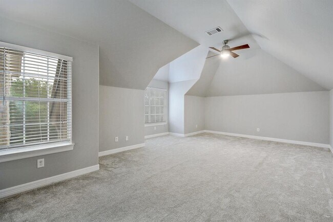 Building Photo - 40 Lovegrass Ln