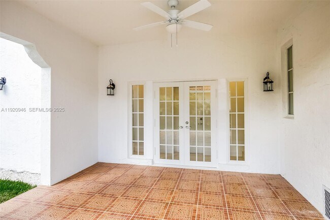 Building Photo - 1916 Ferdinand St