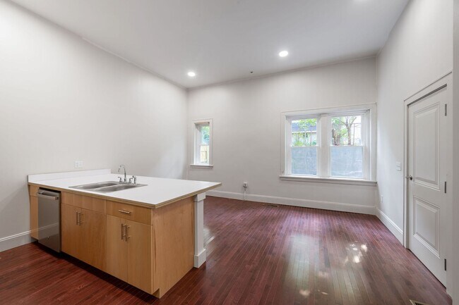 Building Photo - Coming Soon: Spacious 1BR Apartment – ETA ...