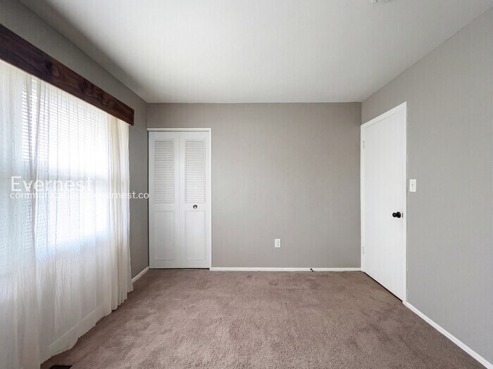 Building Photo - 2519 Kitmore Ln