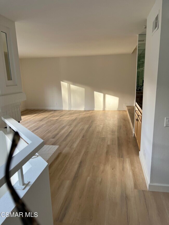 Building Photo - 1423 N View Dr