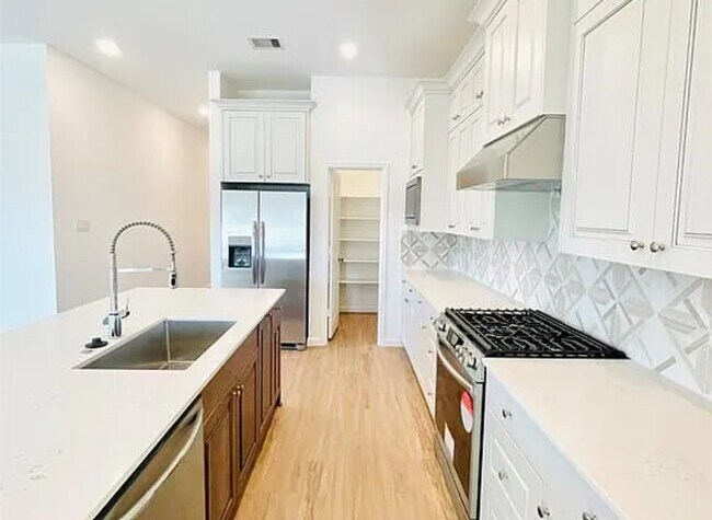 Building Photo - 4939 Sky Blf Dr