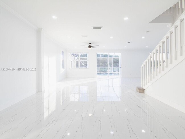 Building Photo - 801 Tanglewood Cir