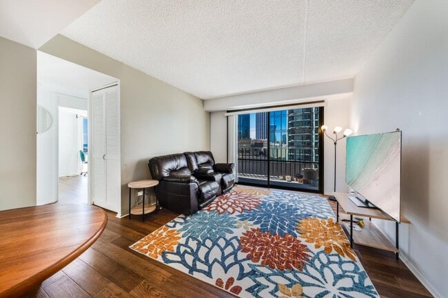 Building Photo - 2BED 2 BATH ALL UTILITIES INCLUDED DOWNTOW...