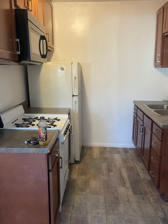 Kitchen - 1118 N Norman Ct