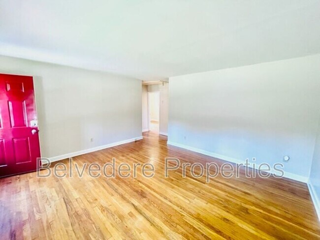 Building Photo - 1405 Glenside Dr