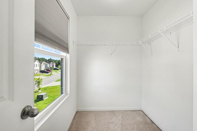 Building Photo - 121 Rockingham Way