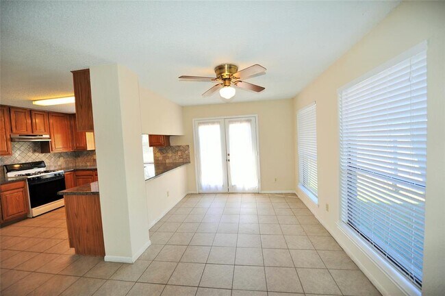 Building Photo - 2206 Greencove Ln