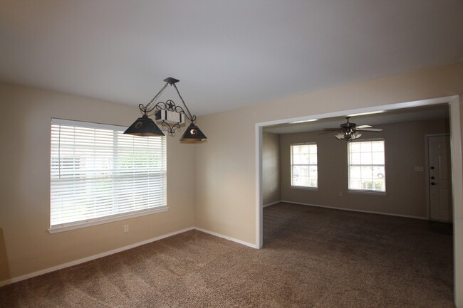 Building Photo - COMING SOON-Spacious 3 Bedroom in Whitehouse!