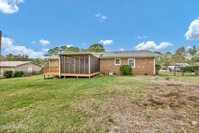 Building Photo - 313 Monterey Dr