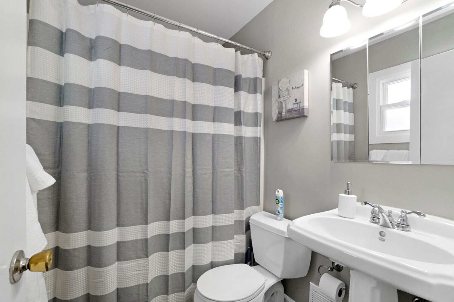 Building Photo - 701 E Higgins Rd