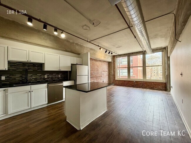 Building Photo - 204 Walnut St