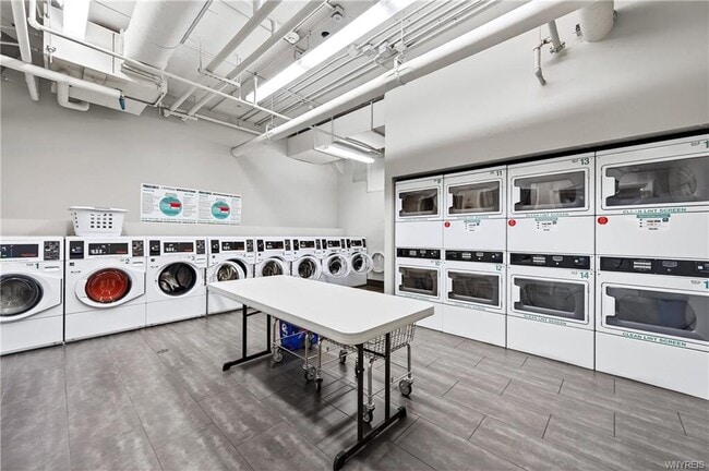 Building Photo - 2917 Main St