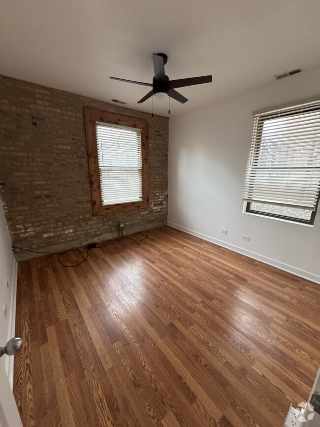 Building Photo - 1652 W Farwell Ave