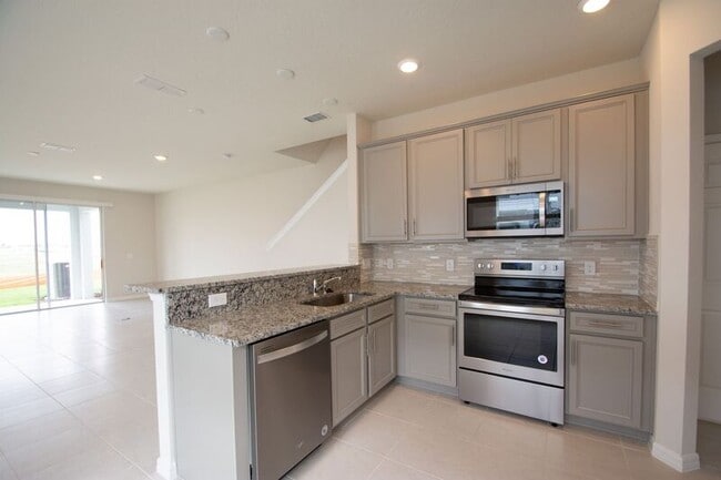 Building Photo - 3936 Plainview Dr