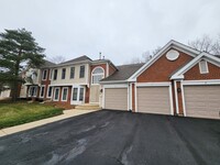 Building Photo - 1860 Fox Run Dr