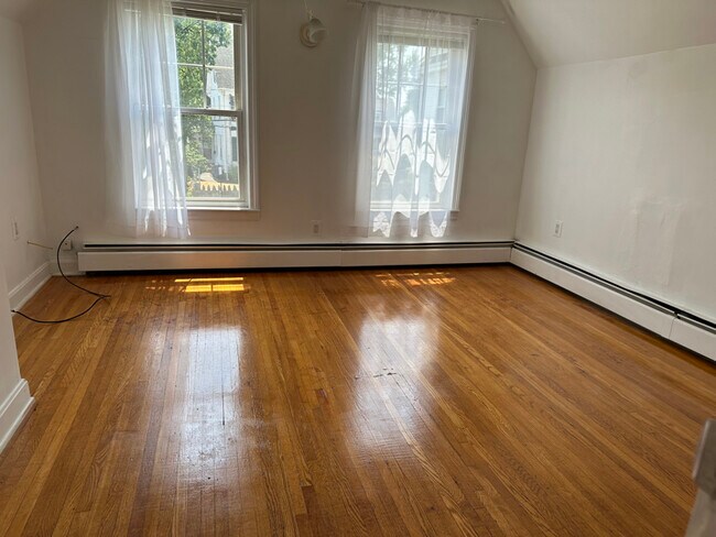 Building Photo - 71 Garfield St