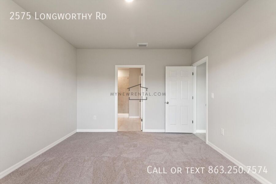 Building Photo - 2575 Longworthy Rd