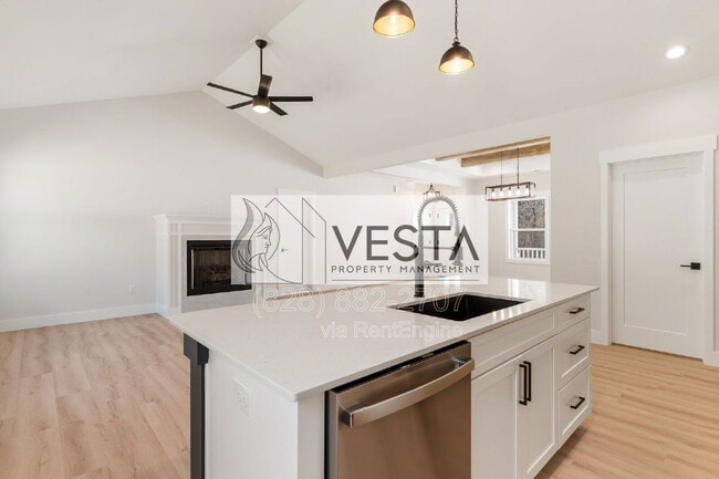 Building Photo - 11 Apple Meadow Ln