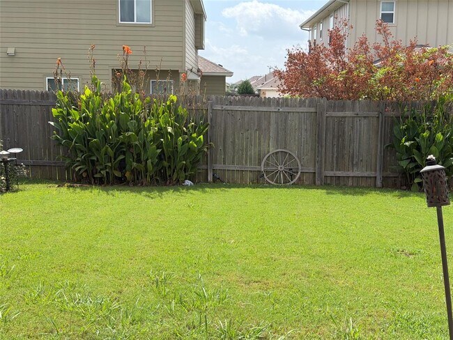 Building Photo - 10321 Forest Grove Dr