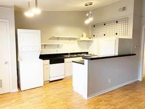 Building Photo - 600 W 51st St