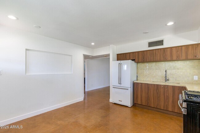 Building Photo - 3412 E Turney Ave