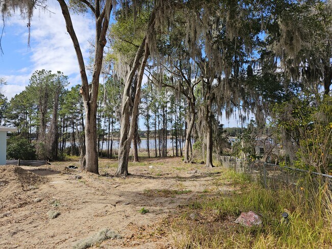 Building Photo - 311 Oak Ln Dr