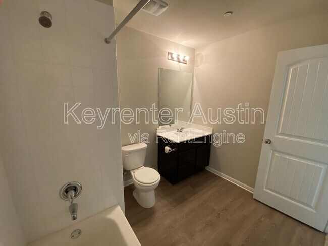 Building Photo - 516 E Slaughter Ln