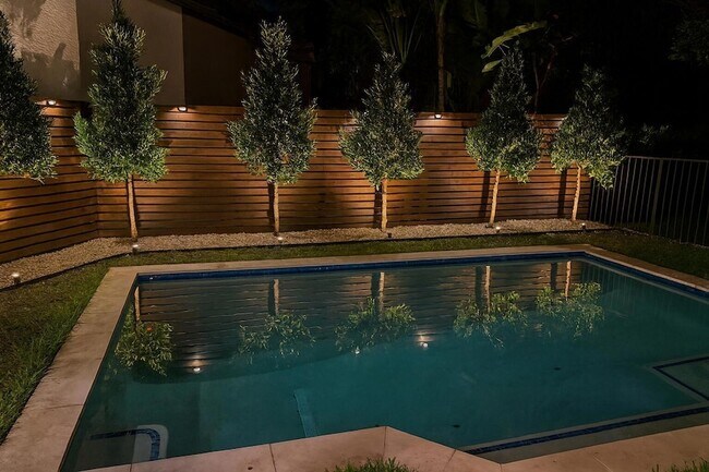 Building Photo - 2658 Players Ct