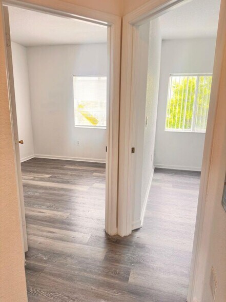 Building Photo - 1145 Golden Lakes Blvd