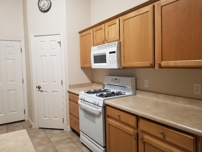 Building Photo - Southern View Subdivision Townhome