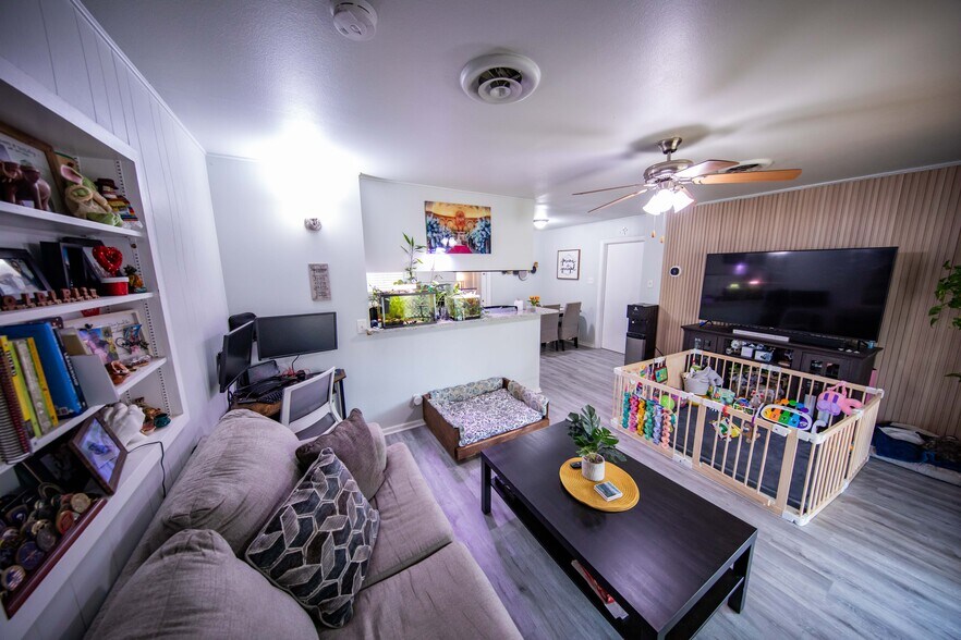 Building Photo - 4918 Seabreeze Dr