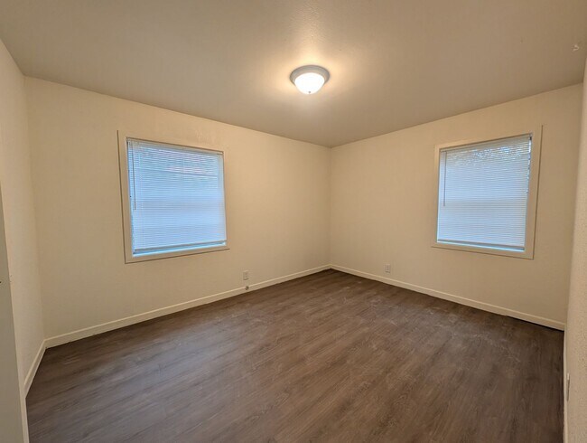 Building Photo - Freshly Remodeled Home Coming Soon