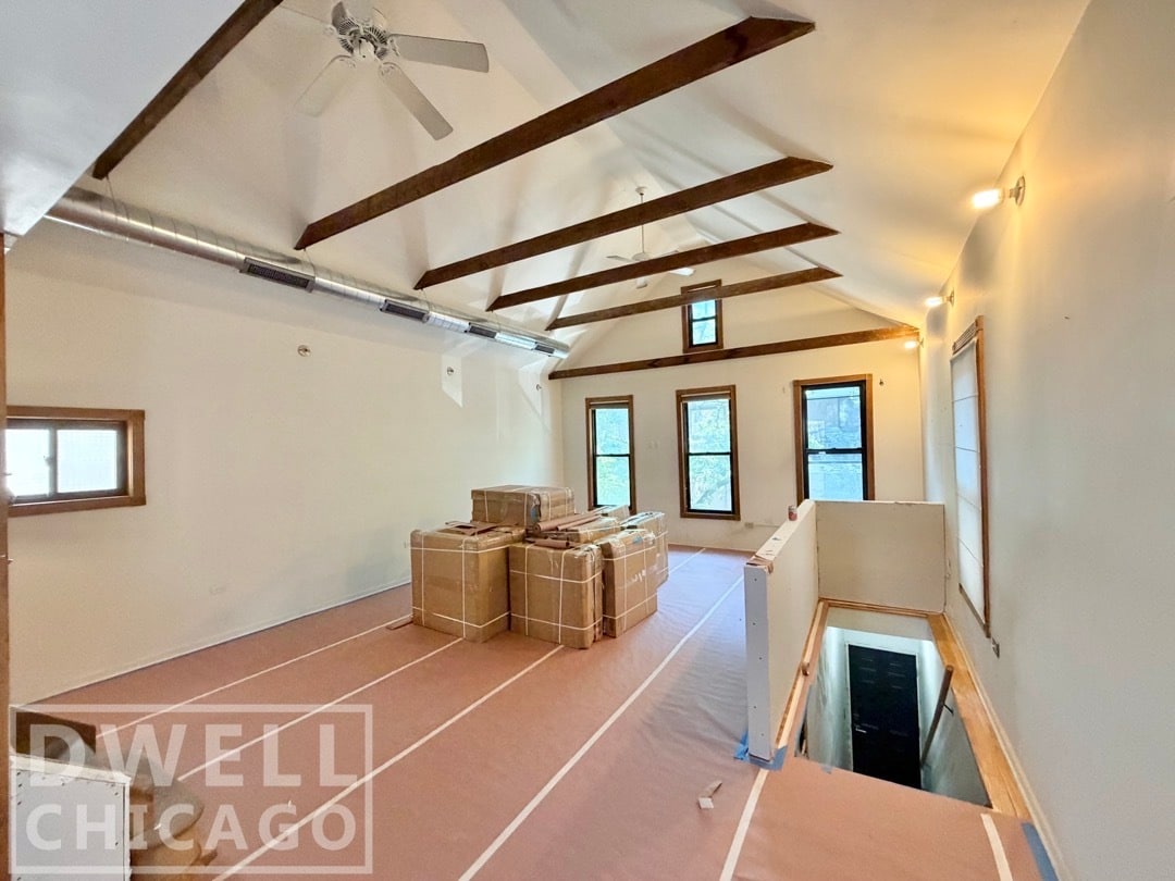 Building Photo - 518 N Hermitage Ave