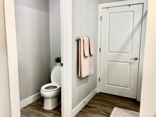 Master Bathroom - 981 S Sable Blvd